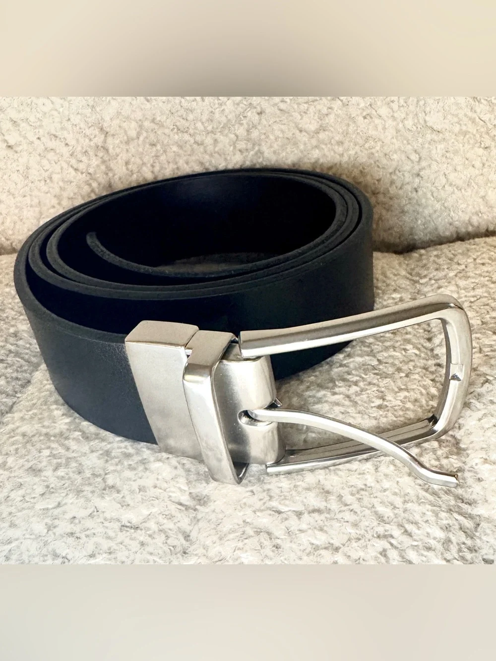 Zara Men‘s Reversible Black/Brown Leather Belt. Size M (36).  Like New.